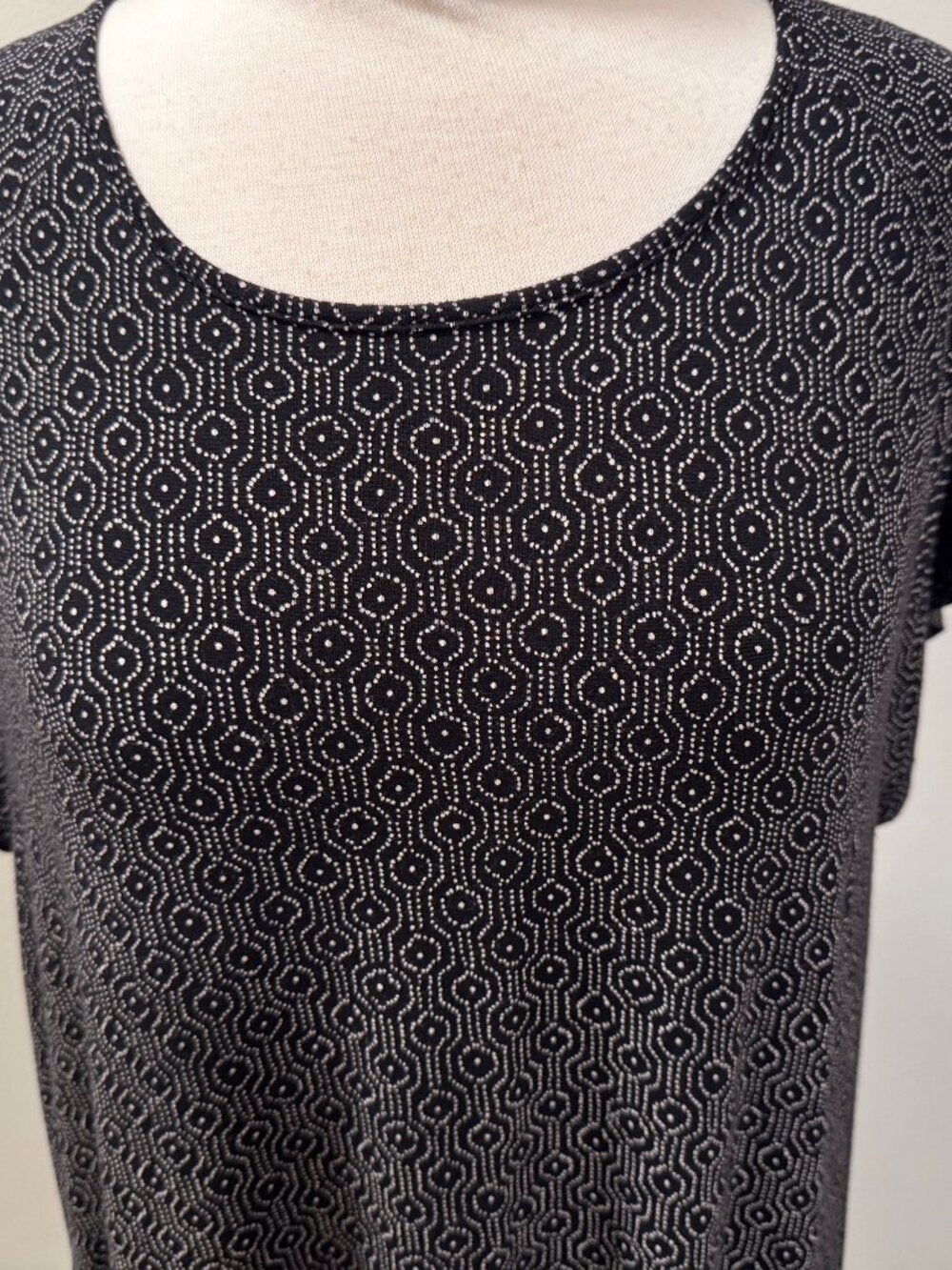 Women's size Large Old Navy Black White Stretch Knee Length Pullover Shirt-Dress